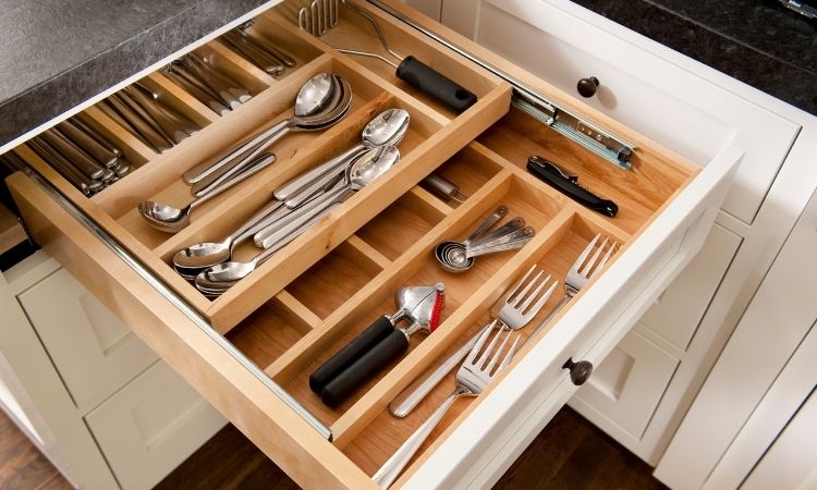 pack silverware for moving