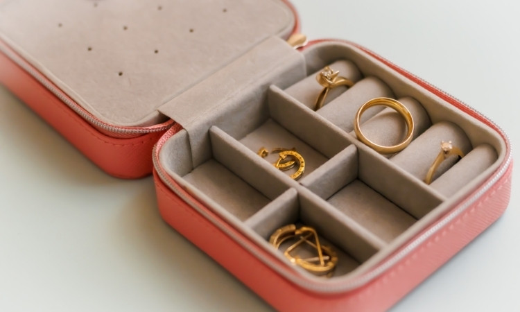 How to Pack Jewelry